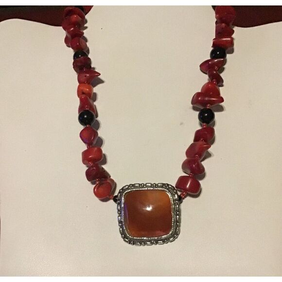 Beautiful Genuine Red Carnelian & Black Onyx Gemstone Necklace - Picture 1 of 3